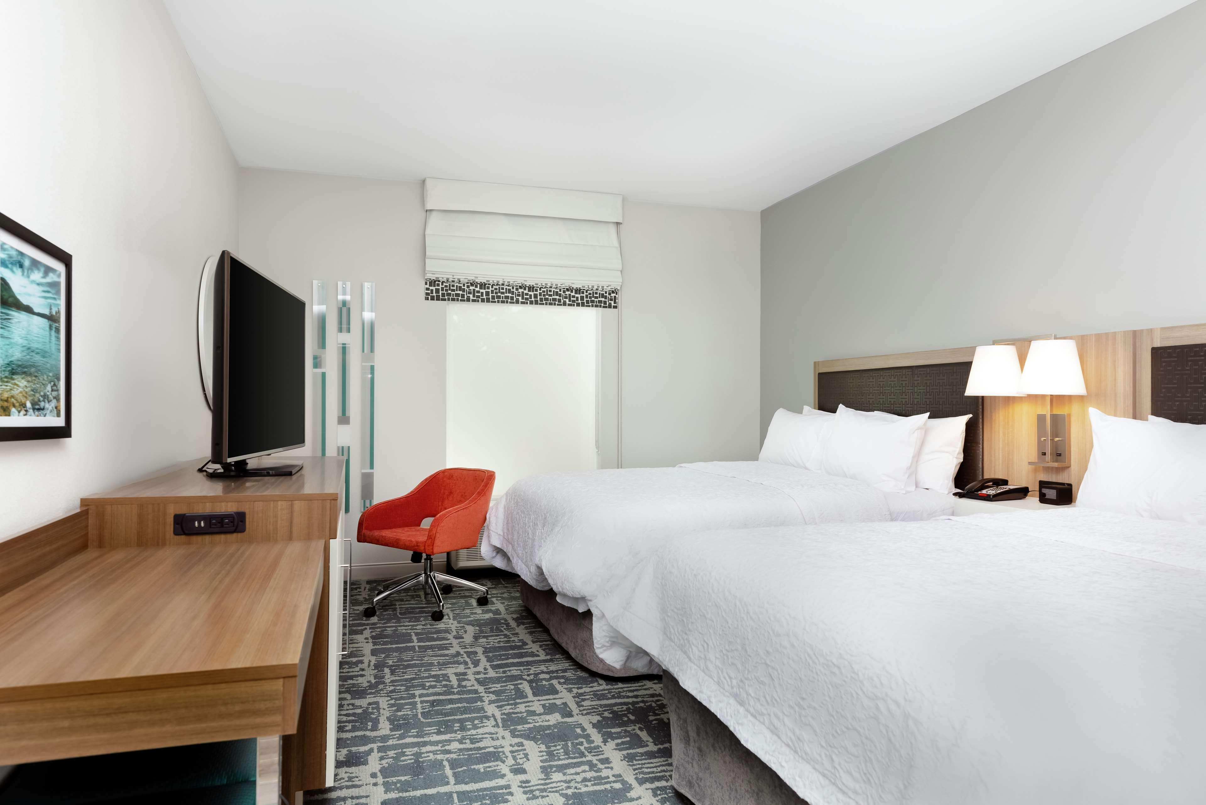 Hampton Inn Акворт Екстер'єр фото