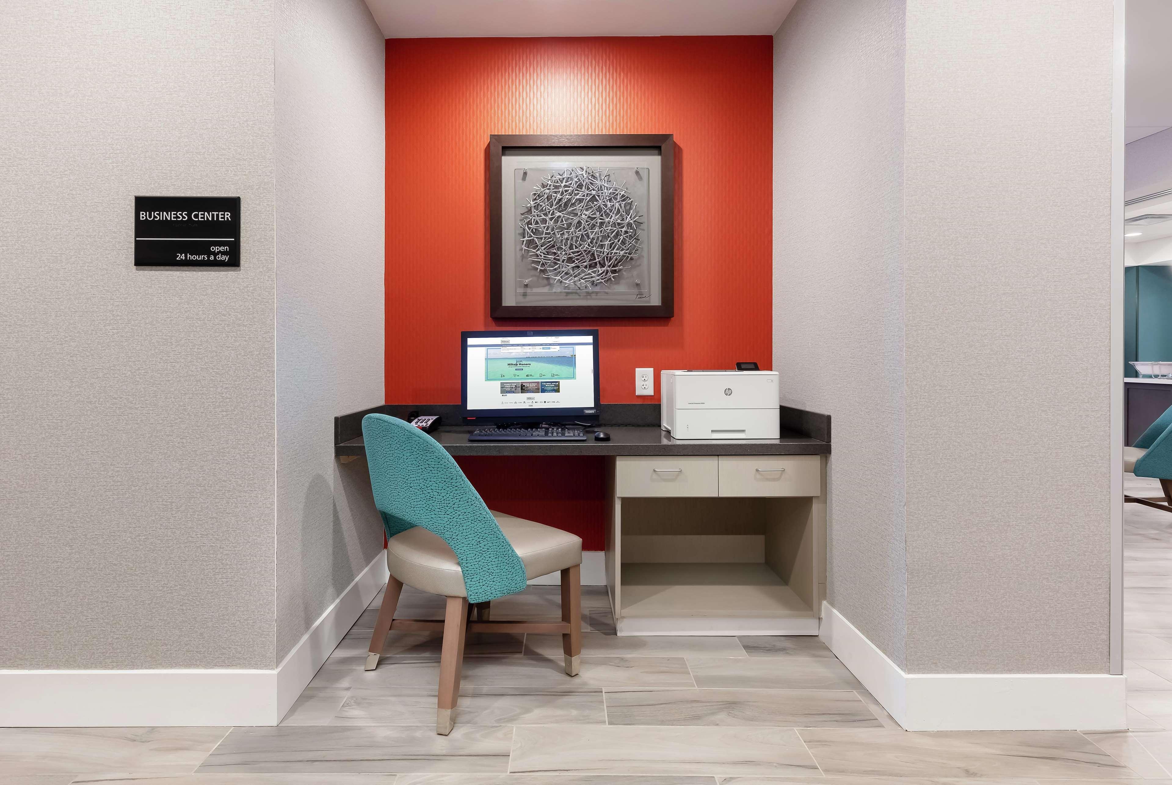 Hampton Inn Акворт Екстер'єр фото