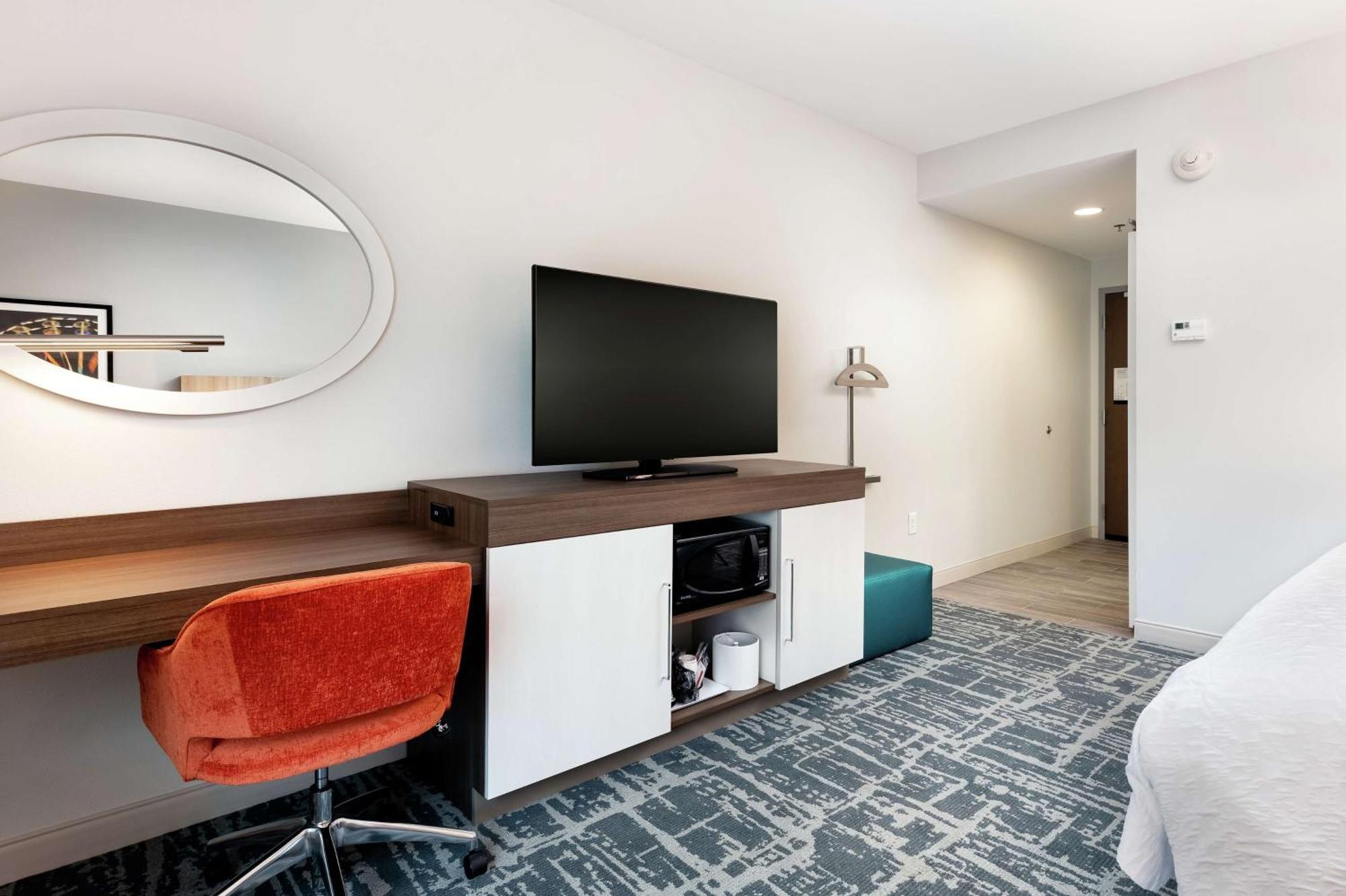 Hampton Inn Акворт Екстер'єр фото