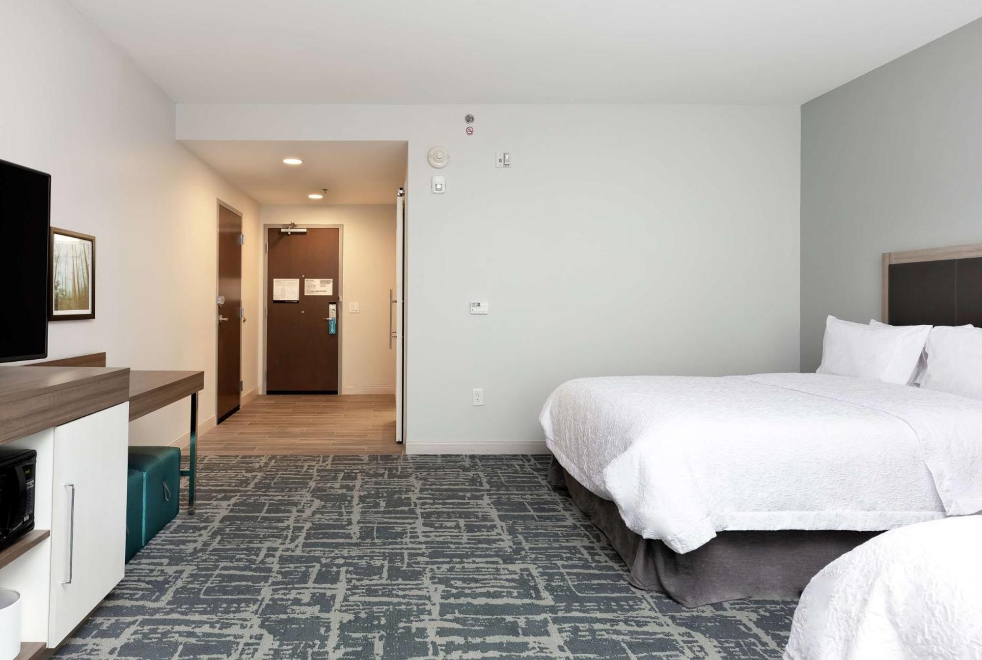 Hampton Inn Акворт Екстер'єр фото